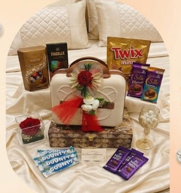 Unique bouquets and hampers