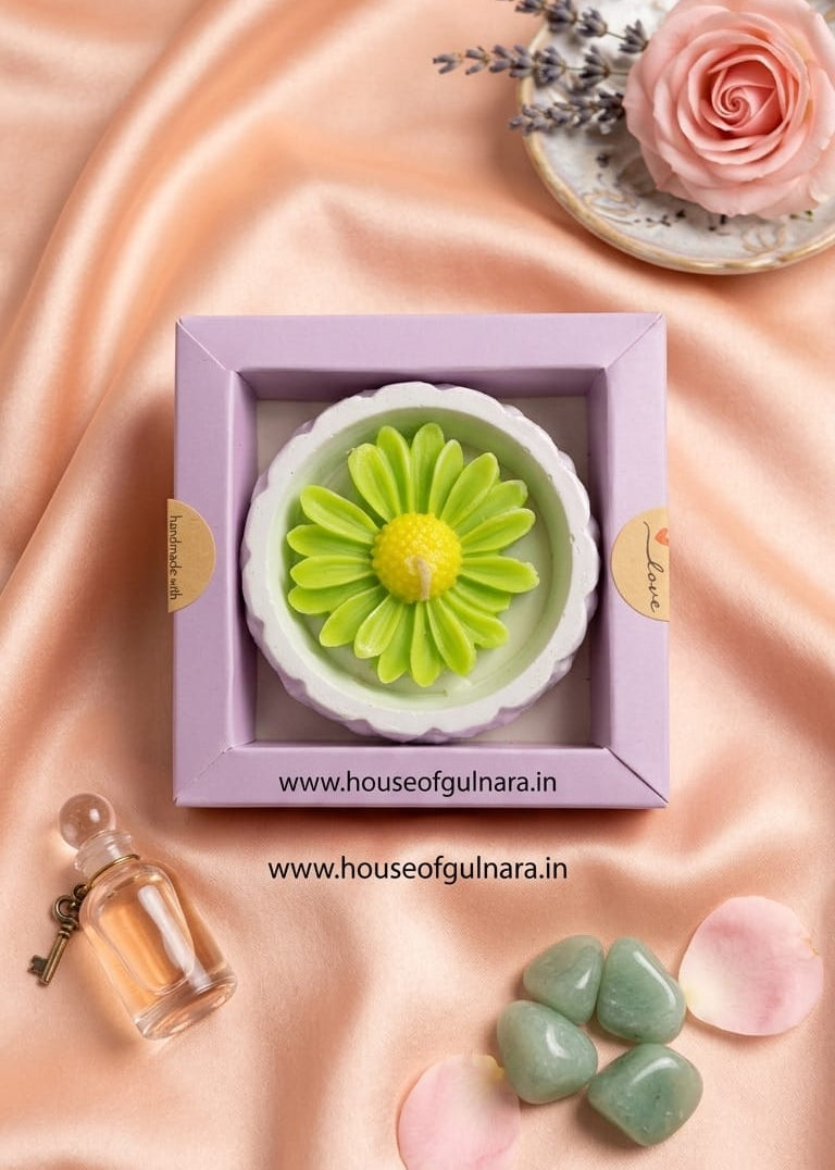 Daisy candle in ceramic bowl in kraft box