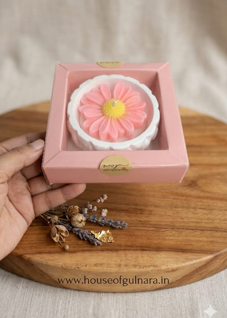 Daisy candle in ceramic bowl in kraft box