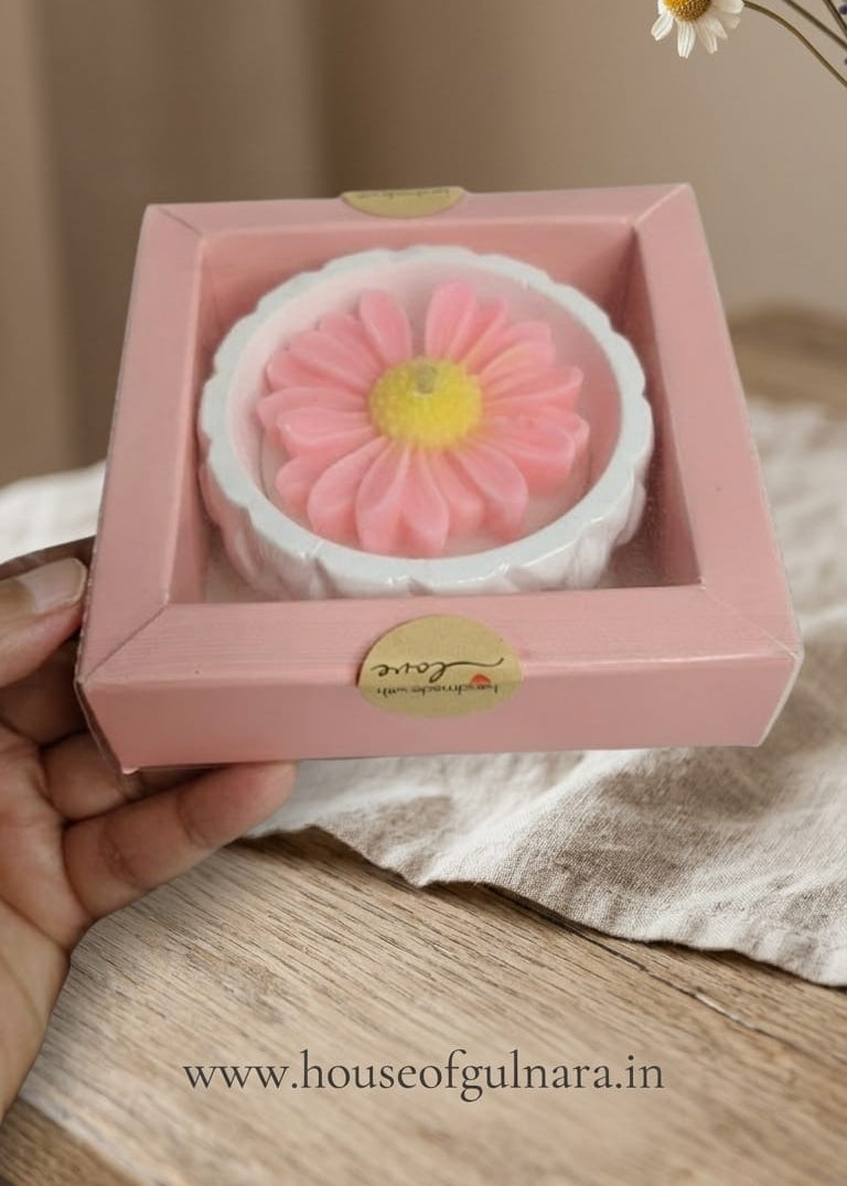 Daisy candle in ceramic bowl in kraft box