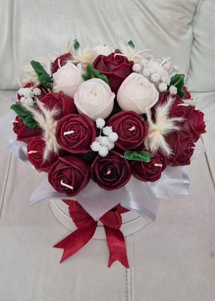 ROMANCE DUET RED & WHITE ROSE  CANDLE  BOUQUET