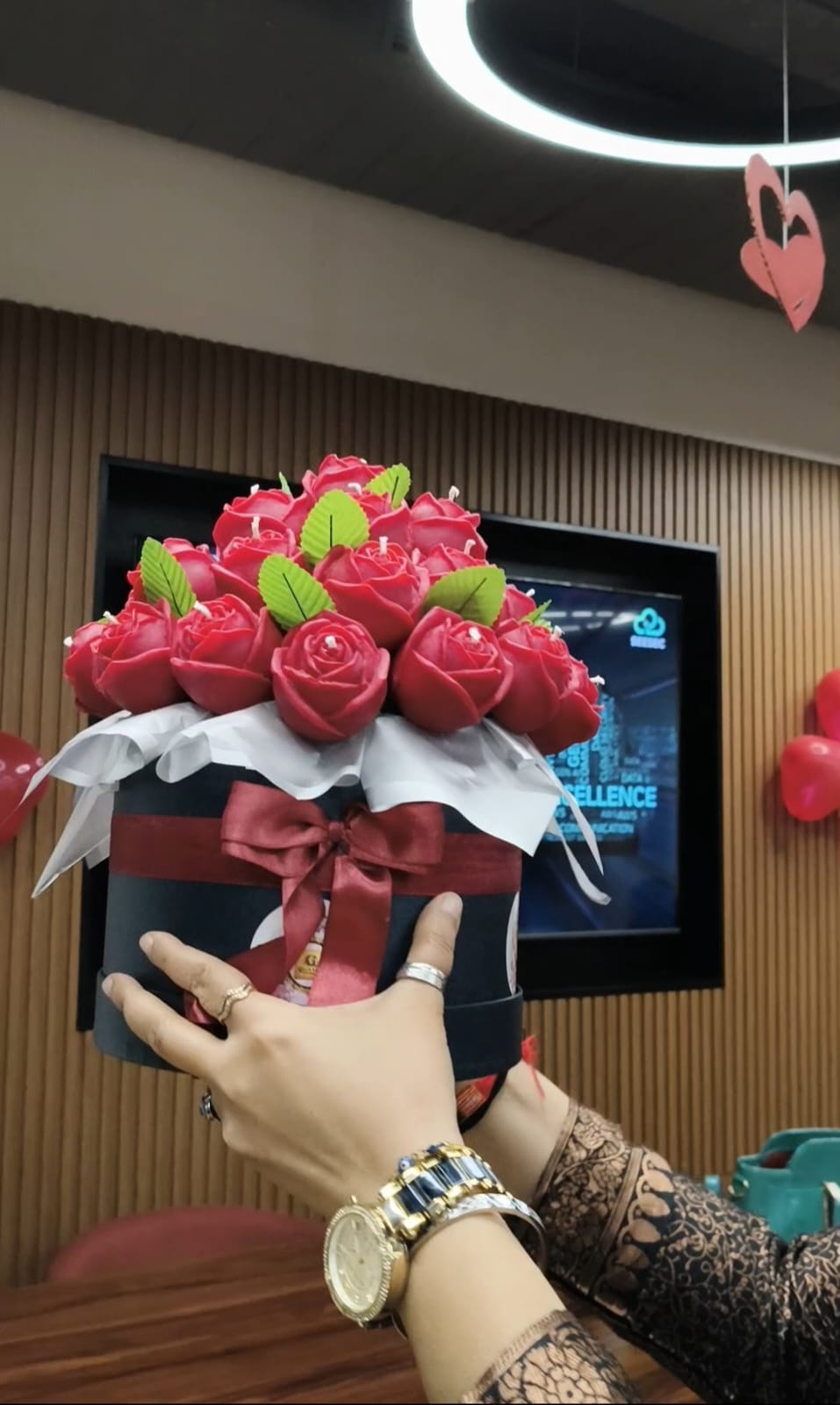 Royal Luxe Red Rose Candle Bouquet