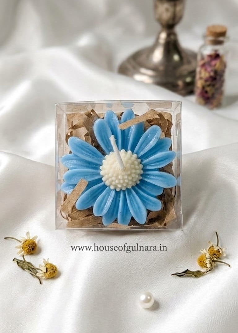 blue daisy candles